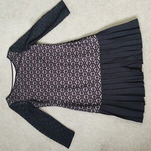 VGUC Badgley Mischka black lace dress with pleated drop waist skirt